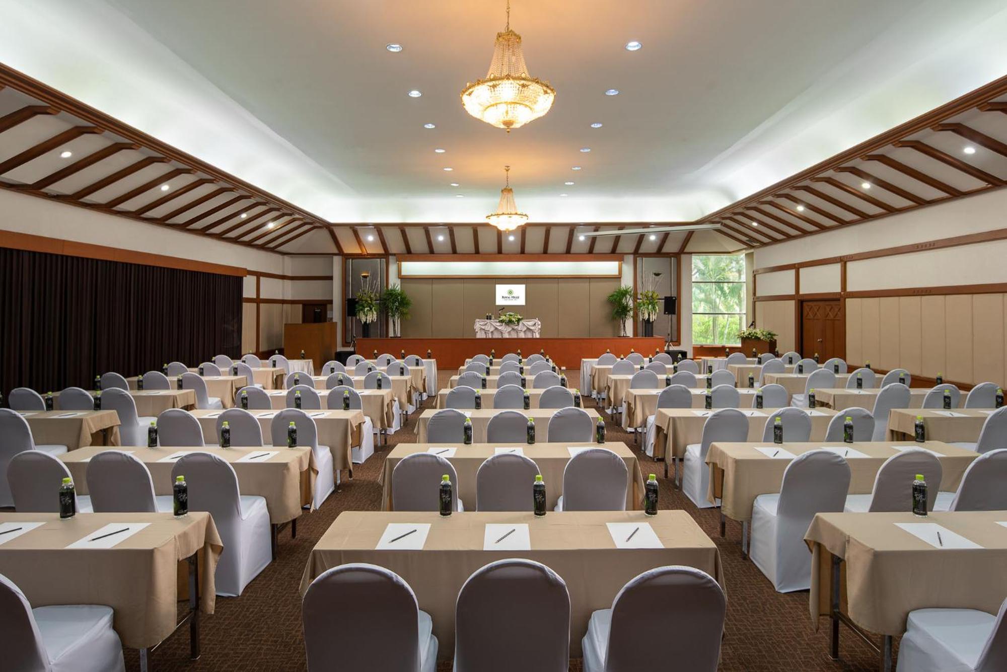 Royal Hills Golf Resort & Spa Након Найок Екстериор снимка