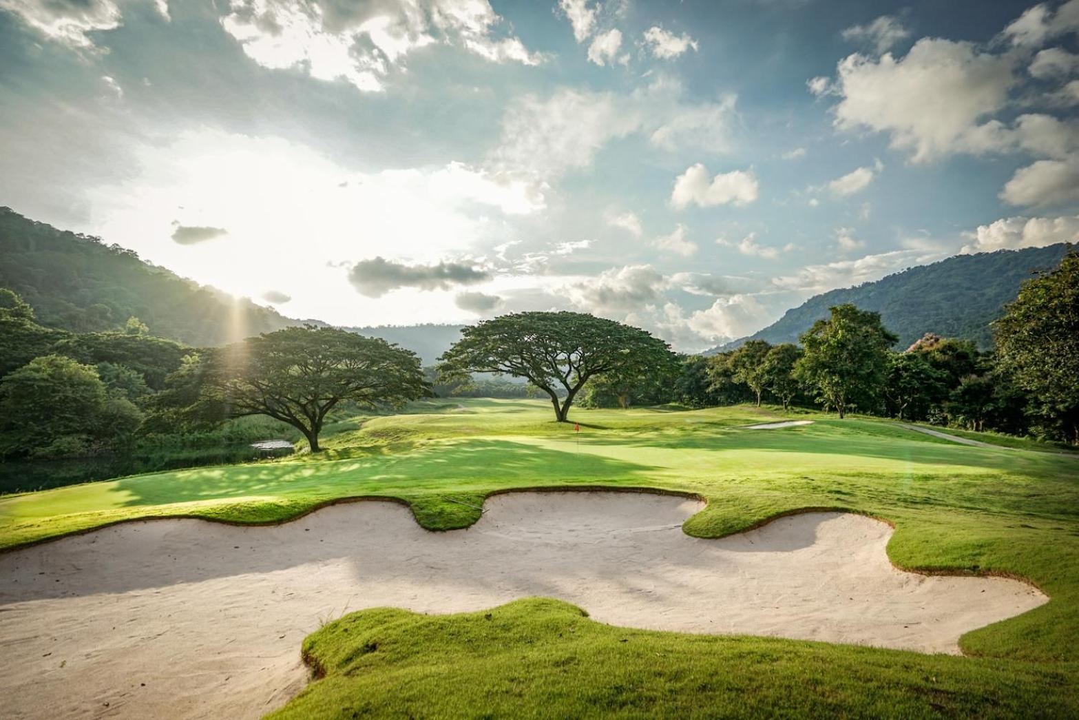 Royal Hills Golf Resort & Spa Након Найок Екстериор снимка
