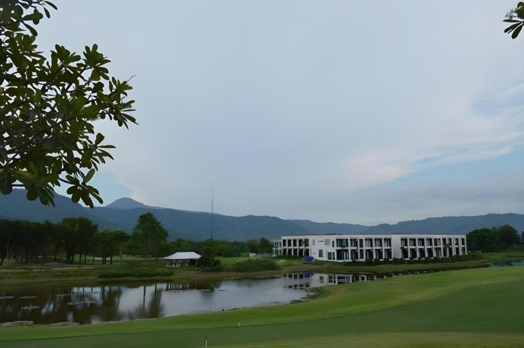 Royal Hills Golf Resort & Spa Након Найок Екстериор снимка
