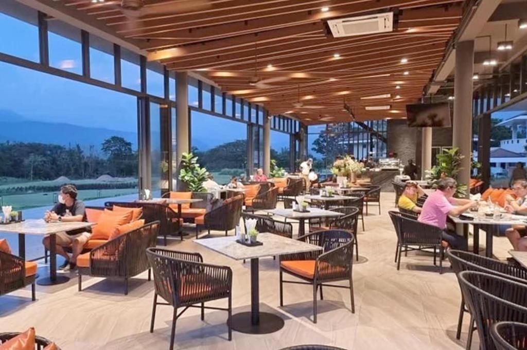 Royal Hills Golf Resort & Spa Након Найок Екстериор снимка